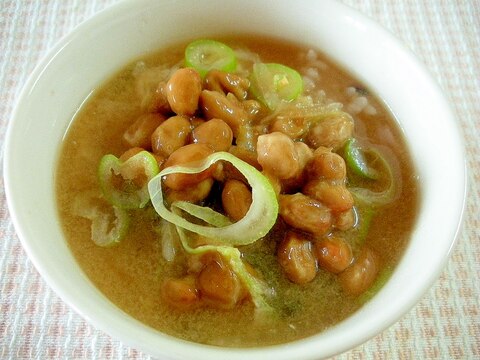 お夜食に！カンタン熱々の納豆キムチ雑炊♪